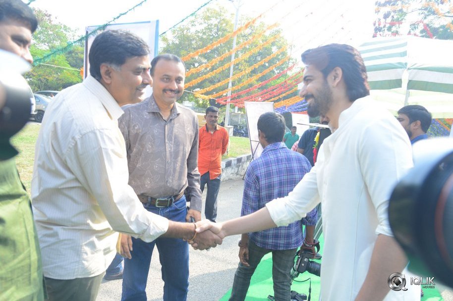 Ichata-Vaahanamulu-Nilupa-Raadhu-Movie-Opening